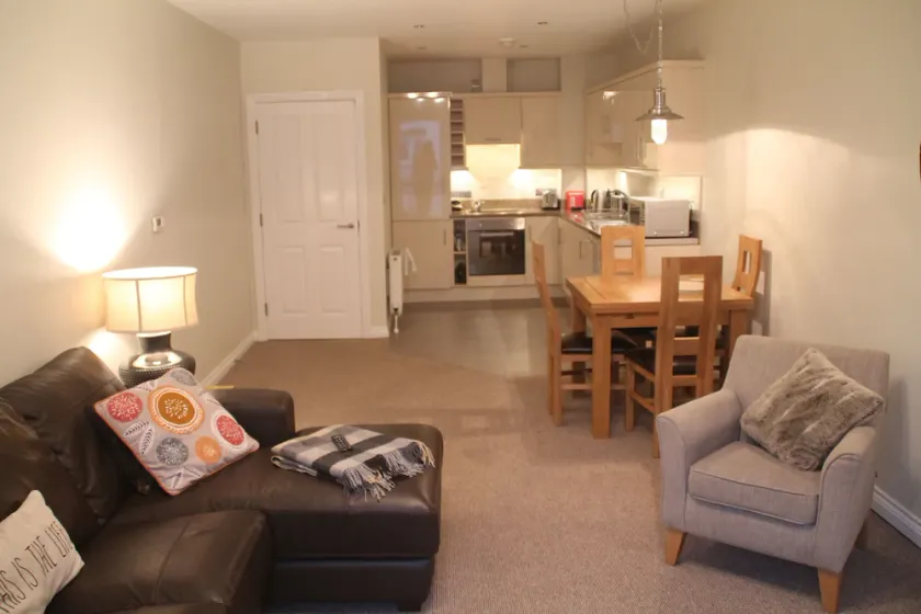 BEST 2 BED IN THE CITY - Image 1