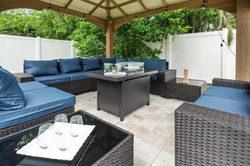 Beautiful 4BR Home w/New Patio |Well Appointed | Sleeps 10 |1 Mile to Gardens & Adventure Island - Image 1