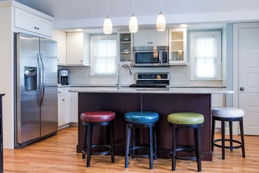 3BR Beautiful Remodeled Victorian w/ Beach Locker - Image 1