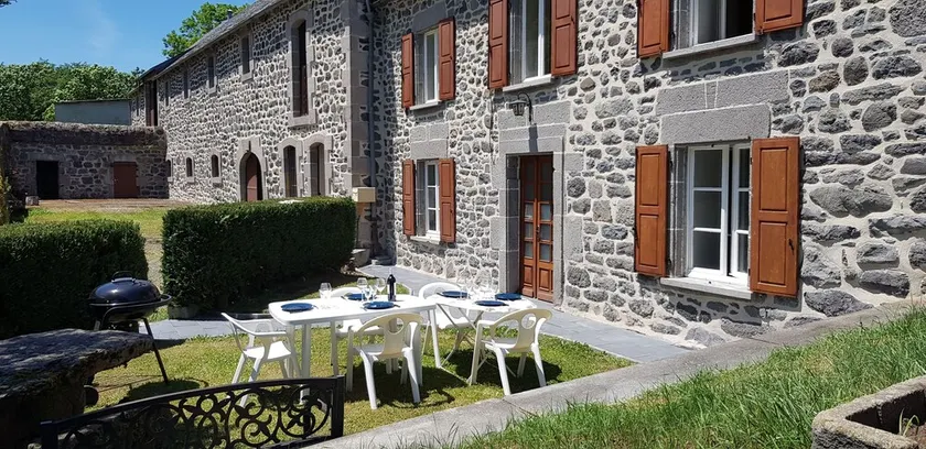 Lodge-Sagne une ferme rénovée au cœur du Cantal à proximité de la station de ski du Lioran - Image 1