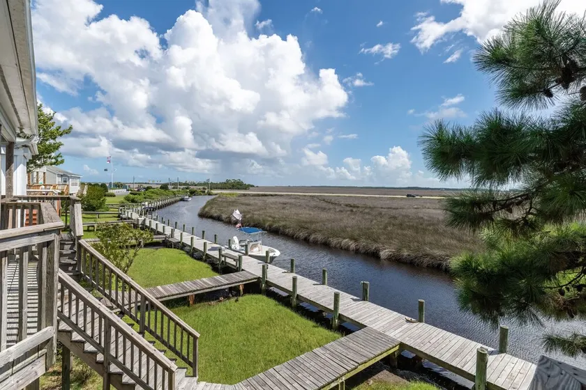 New Listing🌟Waterfront🌟Boat Slip, Dogs ✔️, Fishing, Shared Pool, Beaches🌊☀️🐬 - Image 1