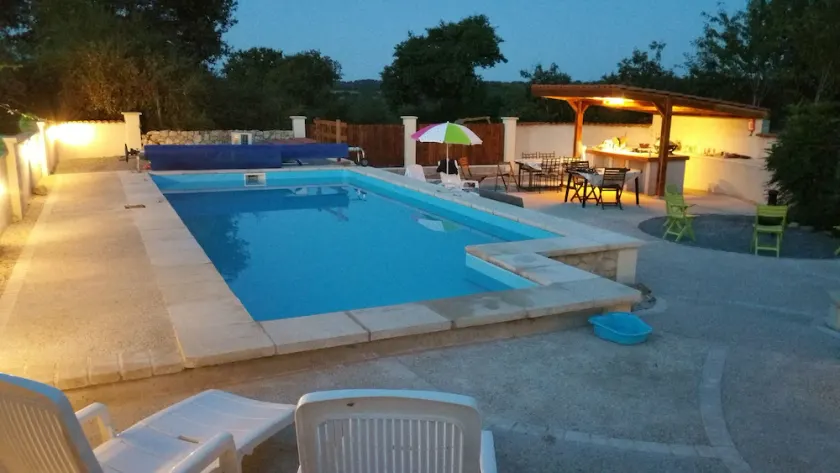 Htd pool / udendørs køkken perfekt ferie oplevelse at dele med familie / venner - Image 1