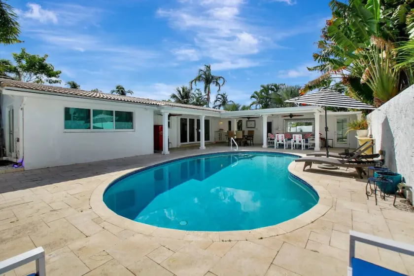 Wilton on the water courtyard and Heated Pool - Image 1