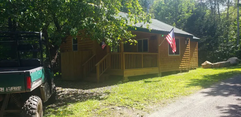 Snowmobilers private cabin, on the trails - Image 1