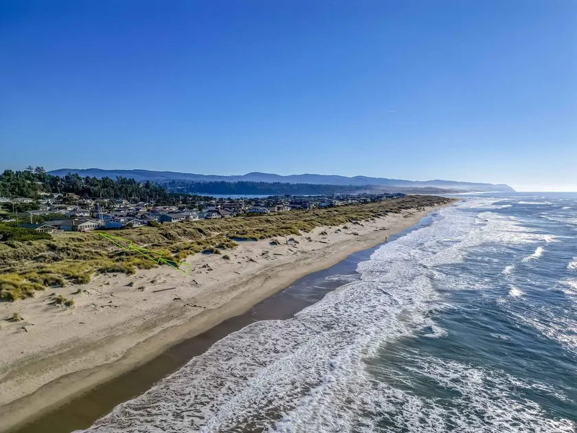 Moderne Oceanfront Home m / boblebad i Bayshore Community - Image 1