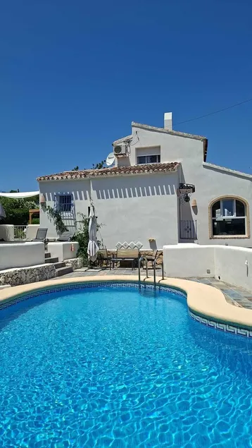 Character Villa mit privatem Pool in der Wohngegend - Image 1
