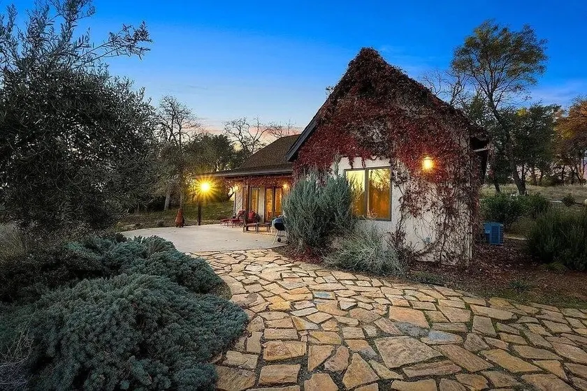 Secluded Private Ranch in the Shenandoah Valley - Image 1
