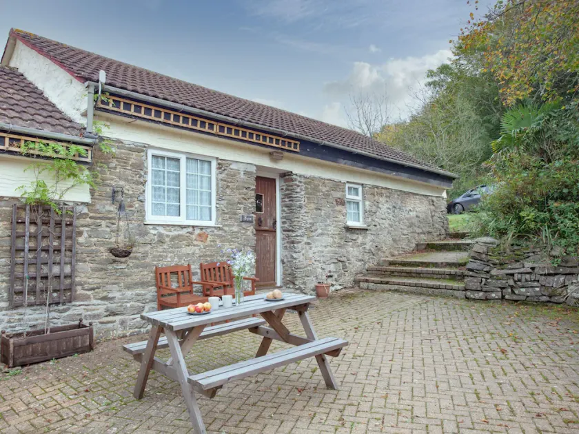 1 bedroom accommodation in Looe - Image 1