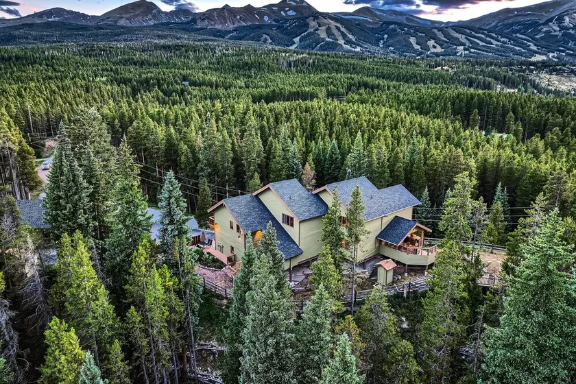 Moose Hill Lodge home - Image 1