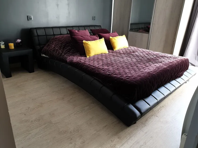 Queen Size Bed Suite with private lounge and terrace - Image 1