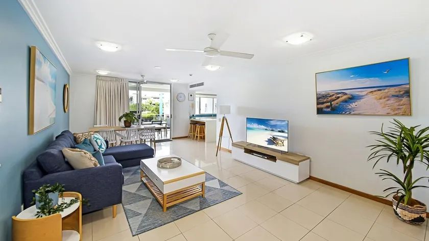 Central Coolum Penthouse with Rooftop Terrace - Image 1