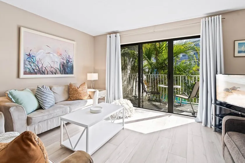 Charming Townhome | Steps from beach | Budget Stay - Image 1