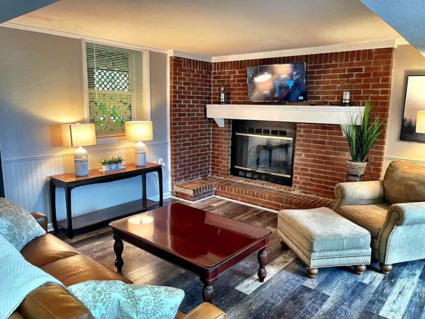 Southern Charm Bungalow - Image 1