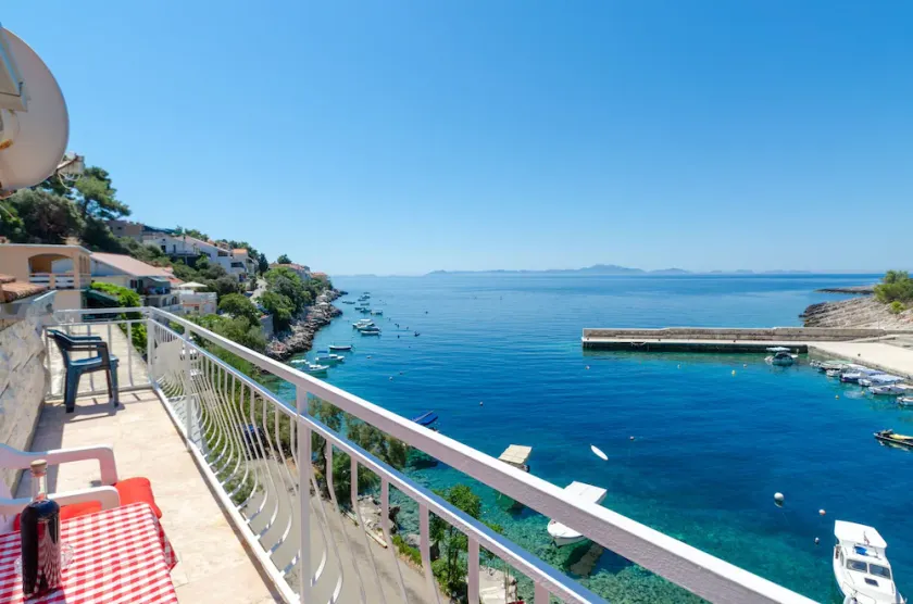 Appartement de deux chambres prés de la plage Zavalatica, Korcula (A-187-b) - Image 1
