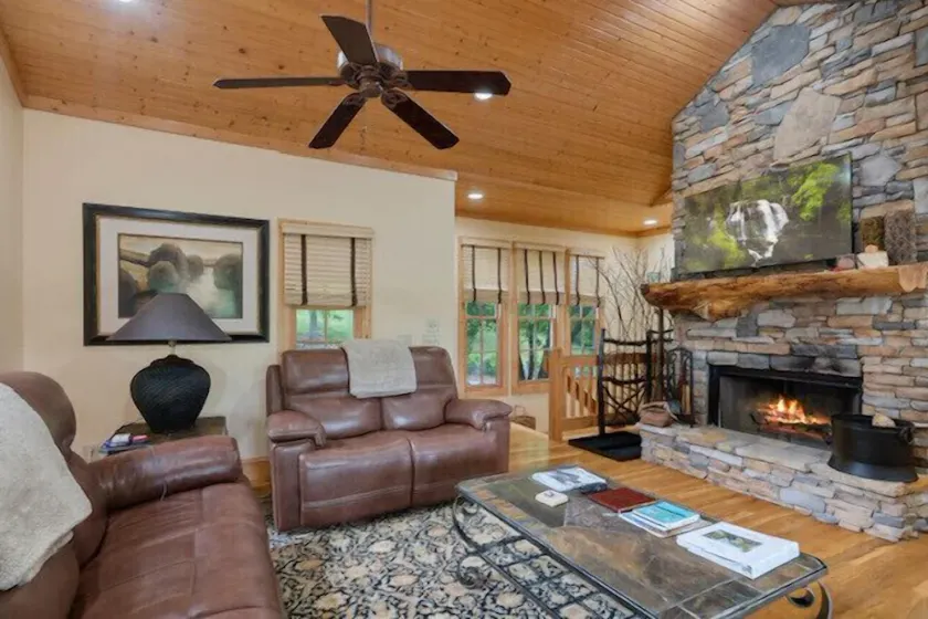 FIREFLY LODGE TRILLIUM 3 bed 3 bath in TRILLIUM Links & Lake, Cashiers, NC - Image 1
