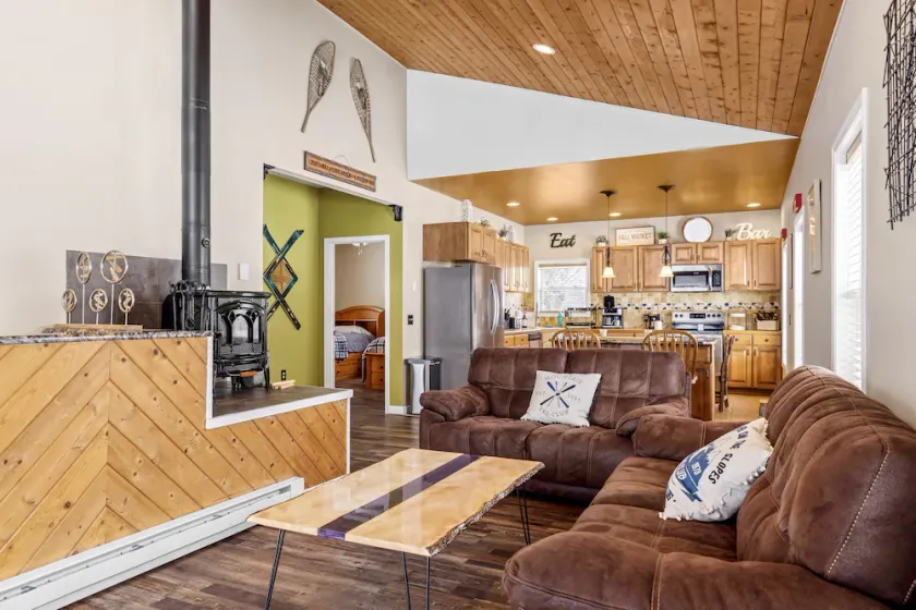 Your Own Personal Ski - Skate - Fishing LODGE! - Image 1