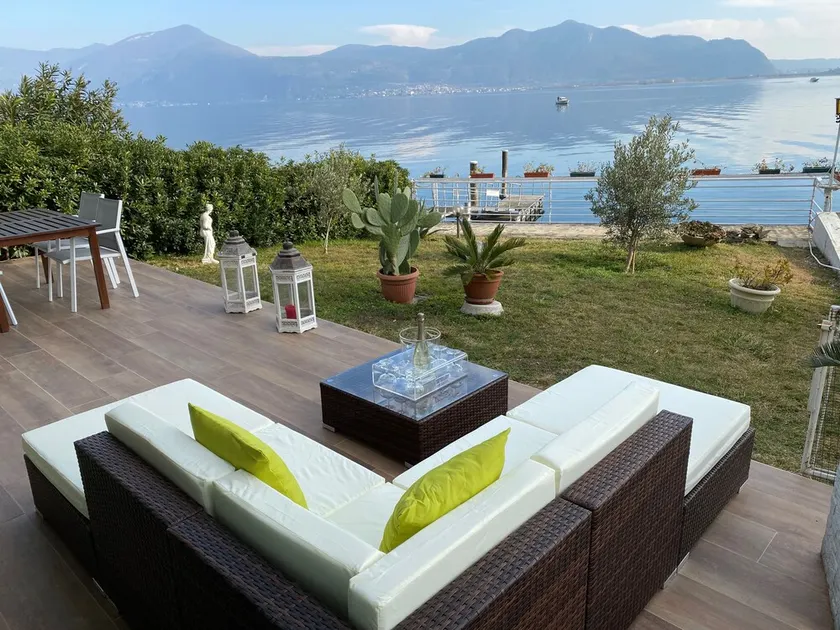 Luxury Apartment on the Lake with private garden - Image 1