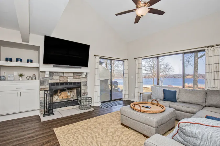 Gorgeous, Completely Remodeled, Waterfront Condo on Aspen Lake! - Image 1