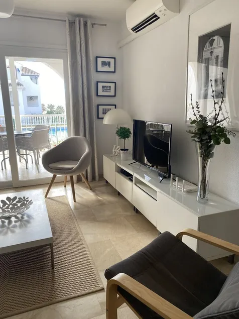 Lyxig lägenhet i Fuentes de Nerja med utsikt över poolen, gratis WiFi och TV - Image 1