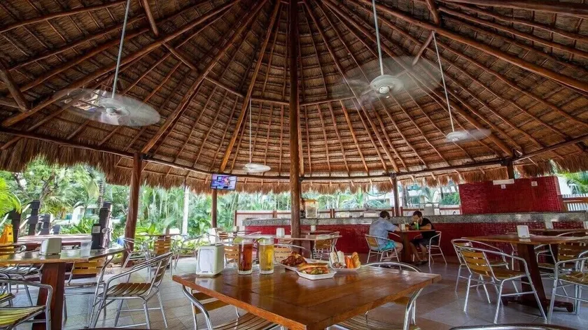 Inviting Studio at Caribbean with Pool & Spa - Image 1