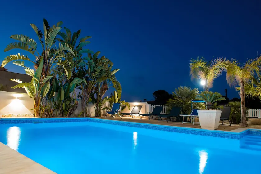 Villa mit Pool 150 Meter vom Meer entfernt, WLAN, 3 Schlafzimmer, 3 Badezimmer - Image 1