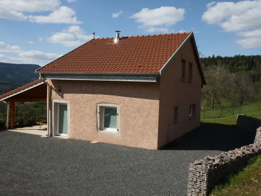 Cottage for 4 with covered terrace, private parking, pet-friendly - Image 1