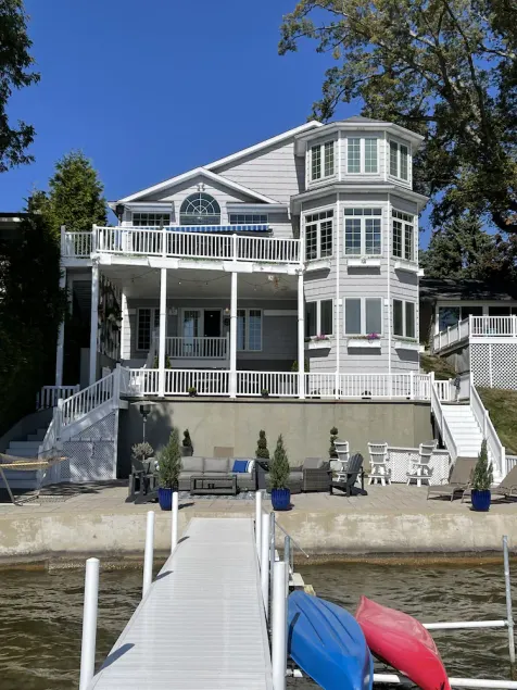 The Premier Syracuse Lake Wawasee lakefront home, sleeps 20, new furniture - Image 1