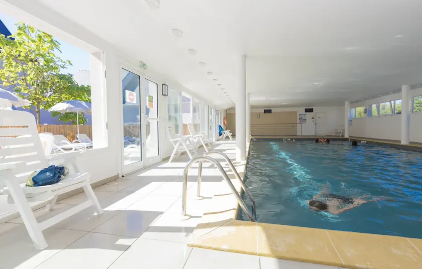 Maisonnette Charmante + Terrasse | Piscine + Sauna - Image 1