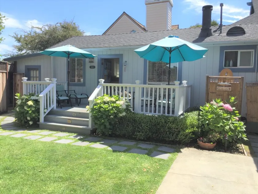 Charming & Private Santa Cruz Cottage 3 Blocks from the Beach - Image 1
