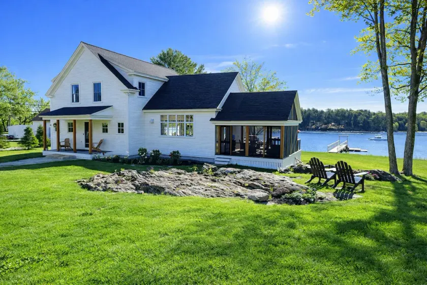 A stunning \"Green Home\" on the coast of Maine. - Image 1
