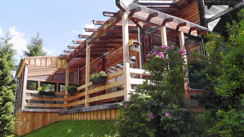 Log cabin with breathtaking mountain views through the changing seasons - Image 1