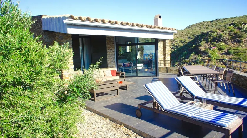 Ein charmantes Einfamilienhaus mit privatem Pool in Cadaques mit Meerblick. - Image 1