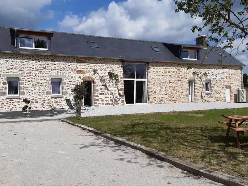 Renovated Countryside Longère: 15 Guests, Gardens, Close to Outdoor Activities - Image 1
