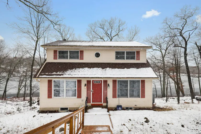 LAKE FRONT HOME in SAW CREEK, BUSHKILL - Image 1