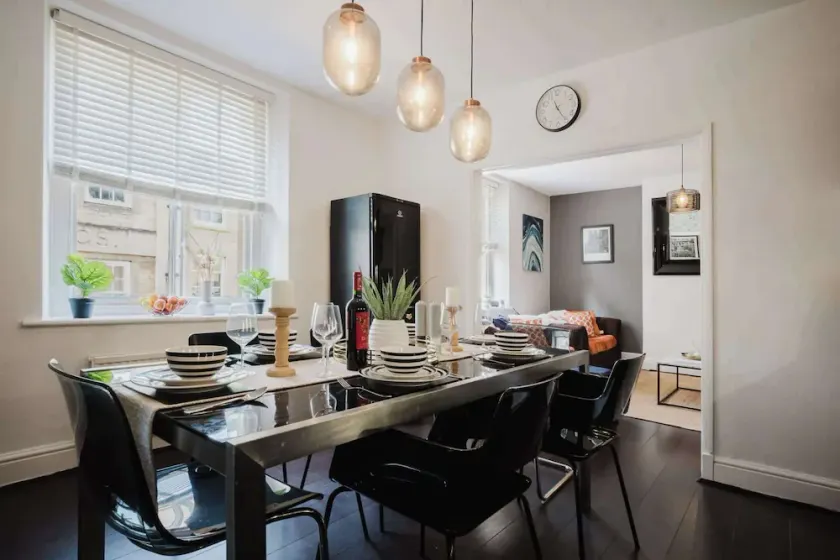 Licatas Apartment Cirencester, Cotswolds, Sleeps 6, 3 Bedrooms - Image 1