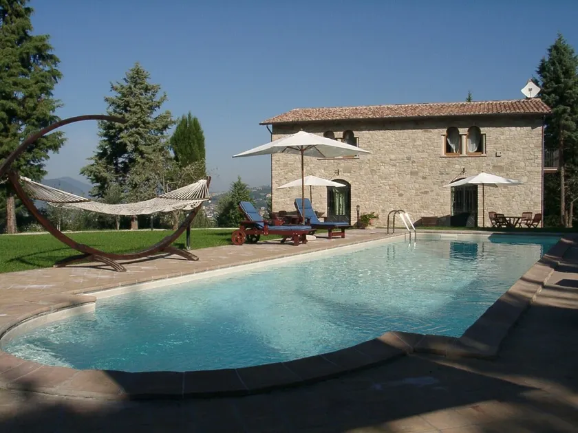 VILLA CASOLARE Villa mit 4 Schlafzimmern und Panoramapool in der Nähe von Perugia Gubbio Assis - Image 1