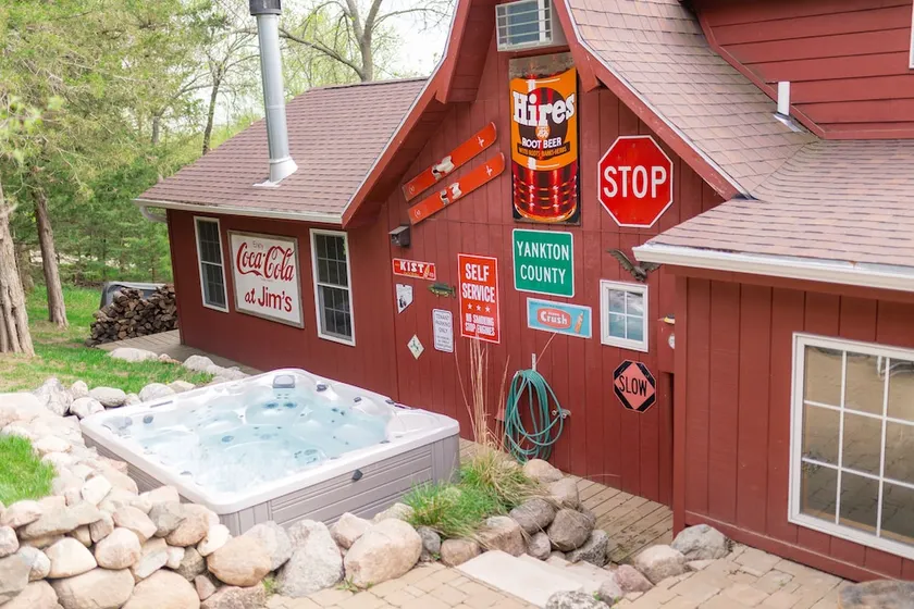 HotTub, PingPong, Firepit, 2 LivingRooms just .67 mi to beach - Image 1