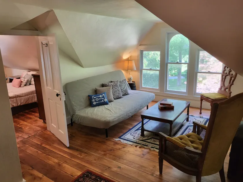 Unique & Comfy Tower Suite in the Manor House! - Image 1