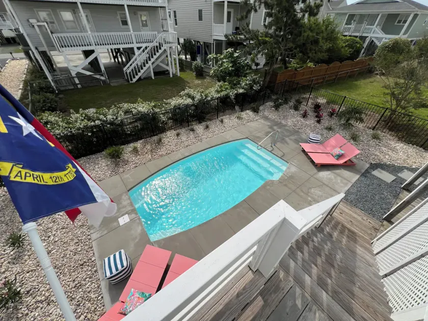 Heated pool, private beach access, family friendly - Image 1