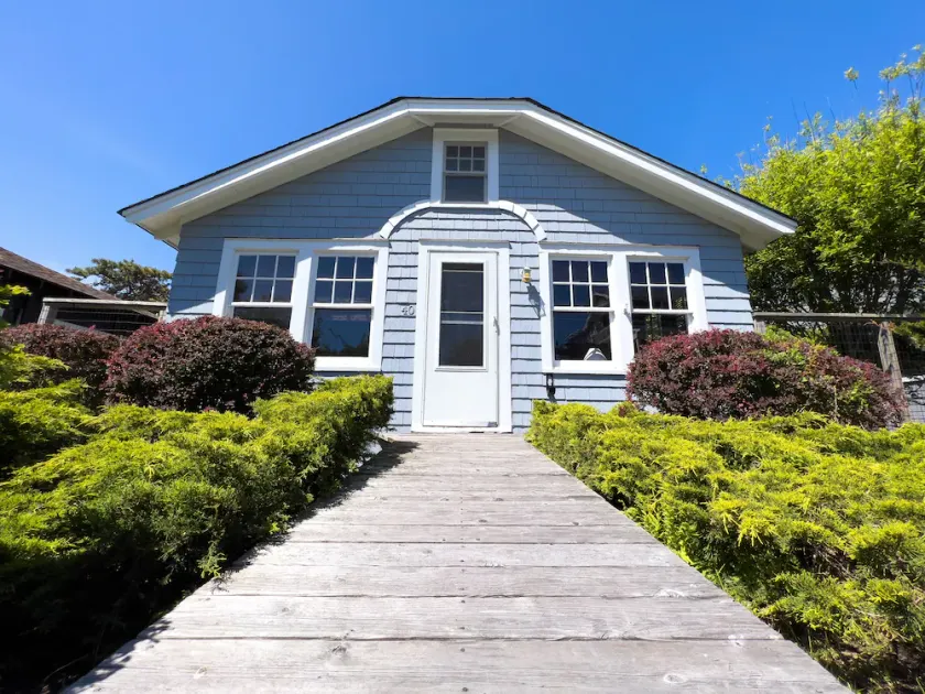 Cozy Beach Bungalow-midway between beach and town - Image 1