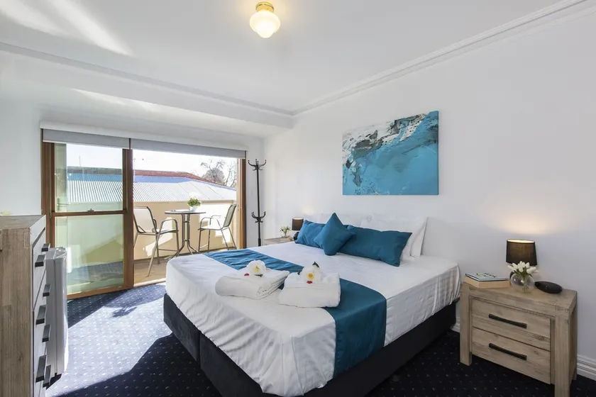 Relax & unwind , parking , wifi - Image 1
