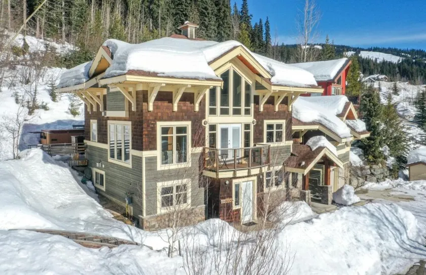 Entire house, Close to ski lifts and ALL amenities, fully equipped - Image 1