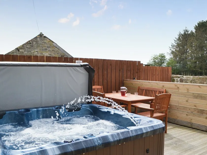 2 bedroom accommodation in Longdyke, near Morpeth - Image 1