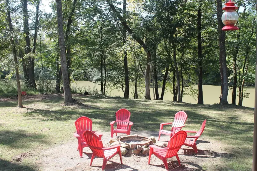 Riverside Landing right on the Mountain Fork River!  Kayaks INCLUDED! - Image 1
