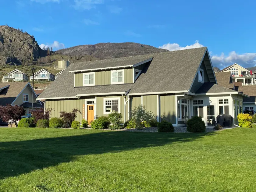 Sunny Lakeside Cottage. - Image 1