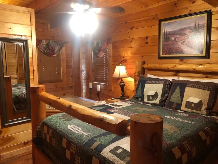 Cozy 2 Bedroom Cabin with Fire Pit - 15 minutes from Pigeon Forge - Image 1