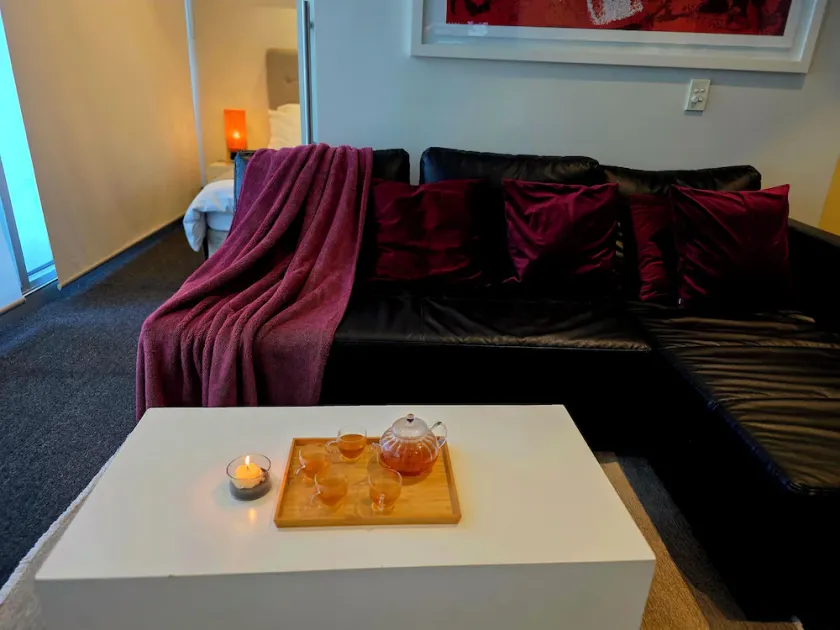 Luxury 2 Bedroom Suite near Adelaide - Image 1