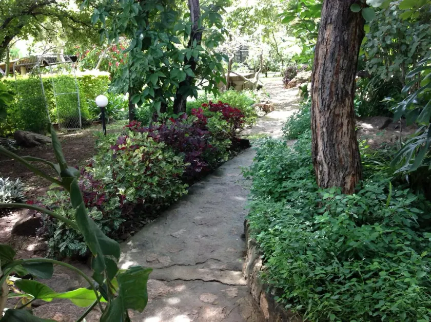 Lynns Guest House - Image 1
