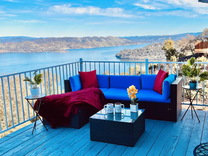Amazing Lake View Home w Pool table Ping-Pong BBQ Deck, Watch Sunset - Image 1