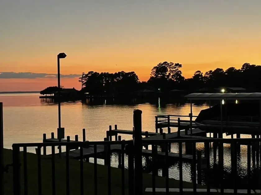 Lakefront Retreat - Ground floor - Great Views! - Image 1